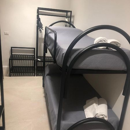 Le Camere Di Giusy Nazionale 24 Neapel Exterior foto
