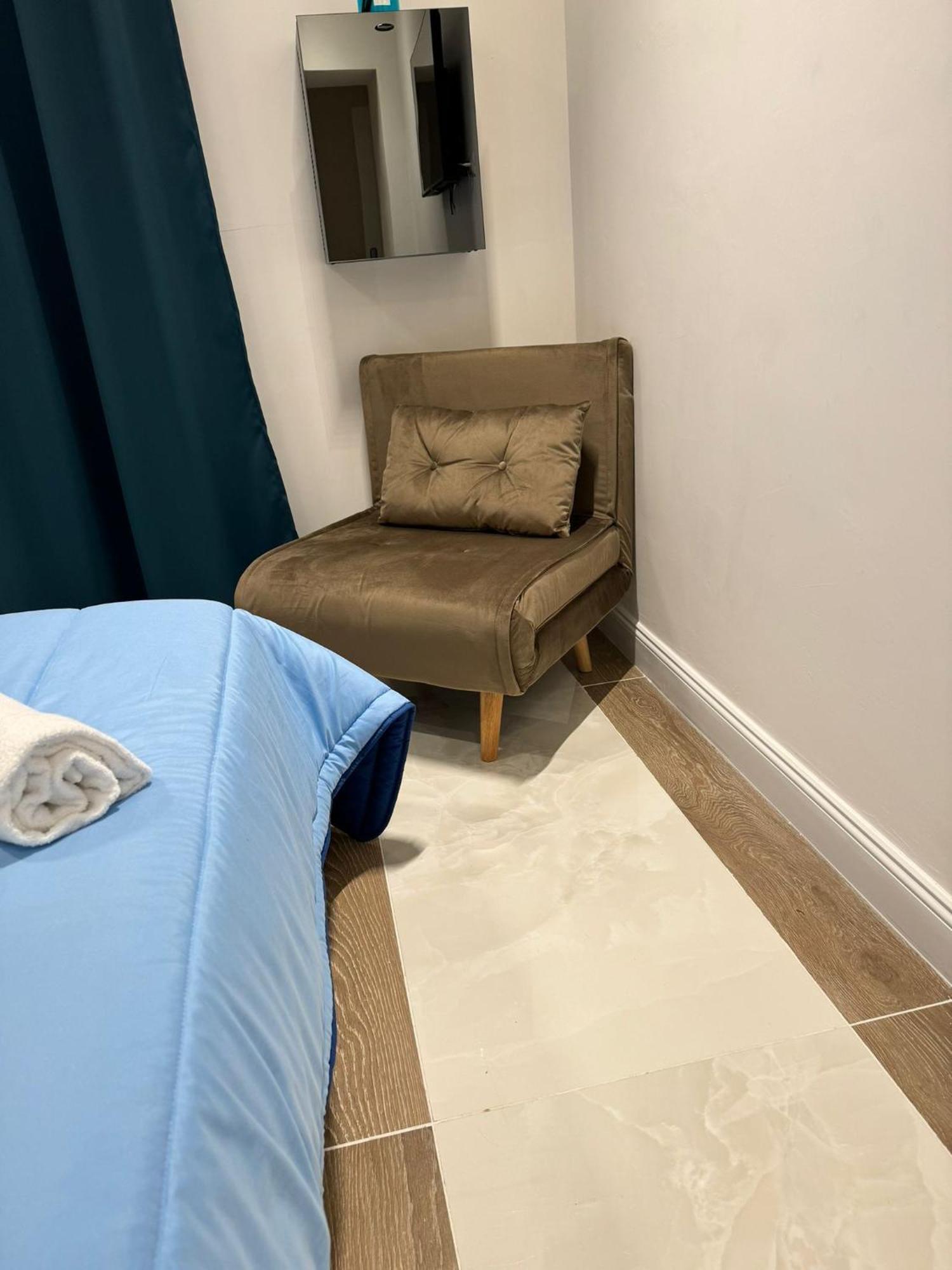 Le Camere Di Giusy Nazionale 24 Neapel Exterior foto