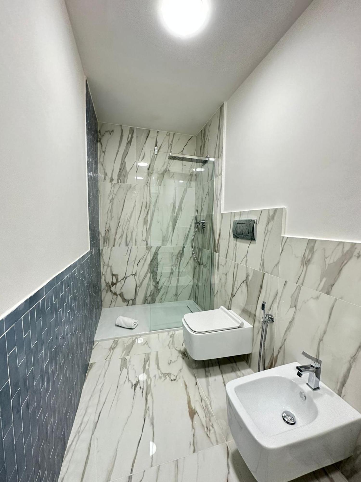Le Camere Di Giusy Nazionale 24 Neapel Exterior foto