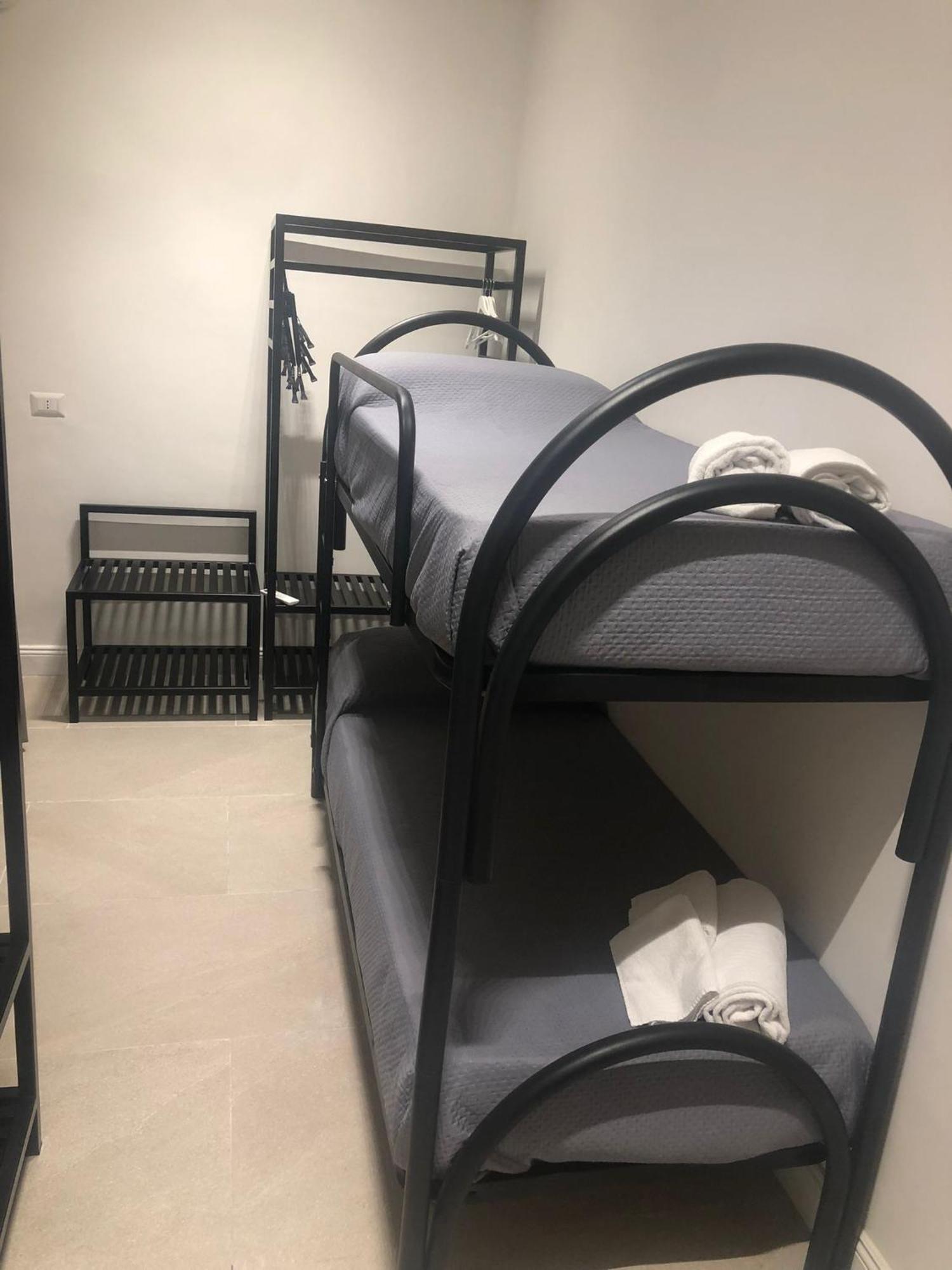Le Camere Di Giusy Nazionale 24 Neapel Exterior foto